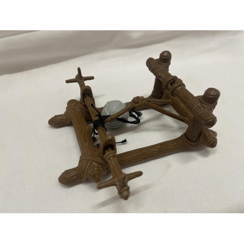 476 - STAR WARS RETURN OF THE JEDI EWOK ASSULT CATAPULT WITH ORIGINAL INSTRUCTIONS