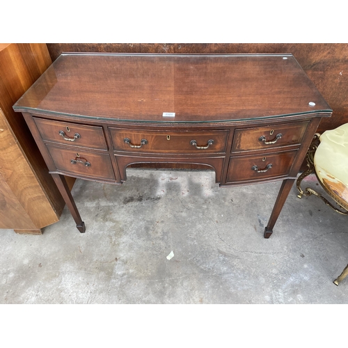 2504 - AN EDWARDIAN MAHOGANY AND INLAID KNEEHOLE DESK ENCLOSING FIVE DRAWERS AND TAPERING LEGS WITH SPADE F... 