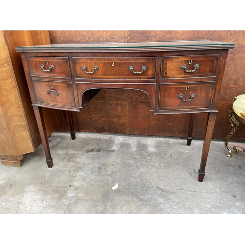 2504 - AN EDWARDIAN MAHOGANY AND INLAID KNEEHOLE DESK ENCLOSING FIVE DRAWERS AND TAPERING LEGS WITH SPADE F... 