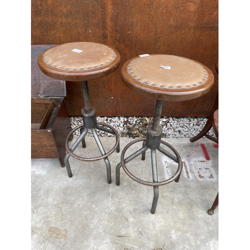 2507 - A PAIR OF INDUSTRIAL STOOLS ON TUBULAR METAL BASE