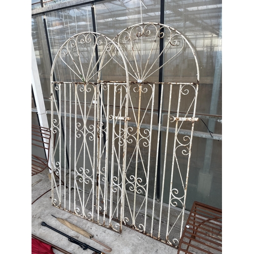 1534 - A PAIR OF DECORATIVE METAL GARDEN GATES (W:92CM H:186CM EACH GATE)