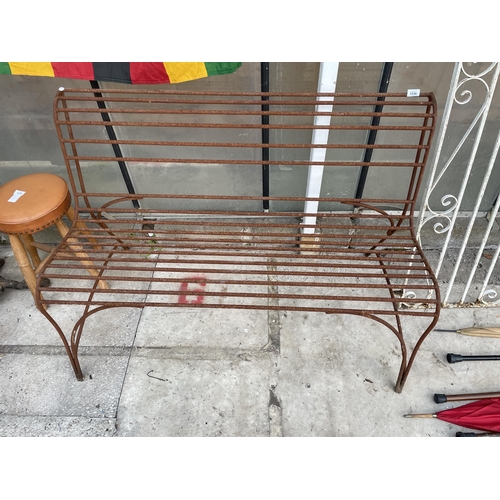 1536 - A DECORATIVE STEEL THREE SEATER GARDEN BENCH (L:123CM)