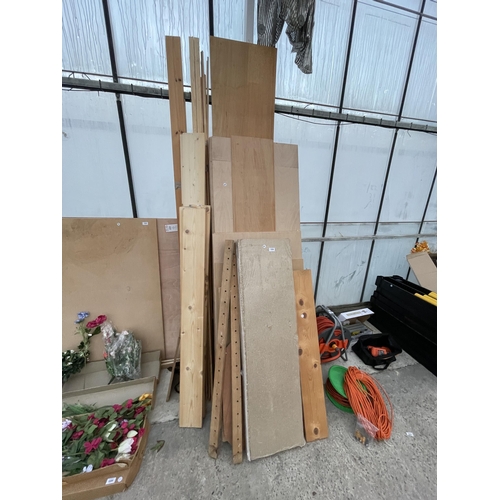 1694 - A LARGE QUANTITY OF ASSORTED TIMBER AND CHIP BOARD