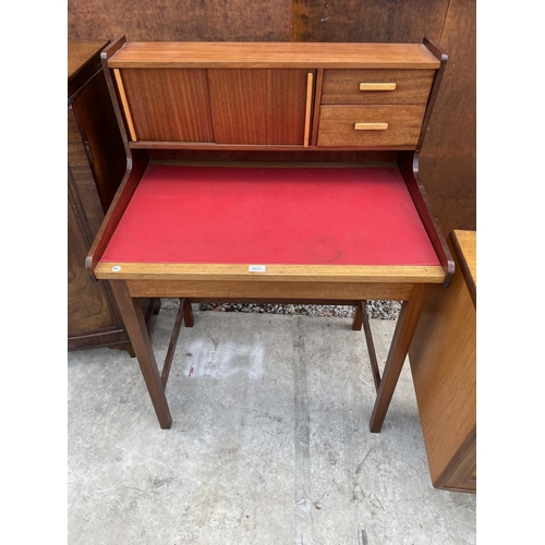 2531 - A RETRO TEAK DESK WITH TWO UPPER DRAWERS AND TWO SLIDING CUPBOARD DOORS, 33