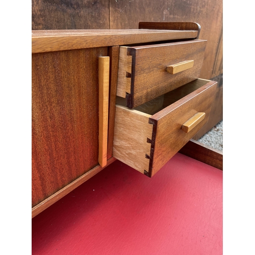 2531 - A RETRO TEAK DESK WITH TWO UPPER DRAWERS AND TWO SLIDING CUPBOARD DOORS, 33