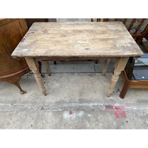 2539 - A VICTORIAN PINE SCRUB TOP KITCHEN TABLE, 41 X 26