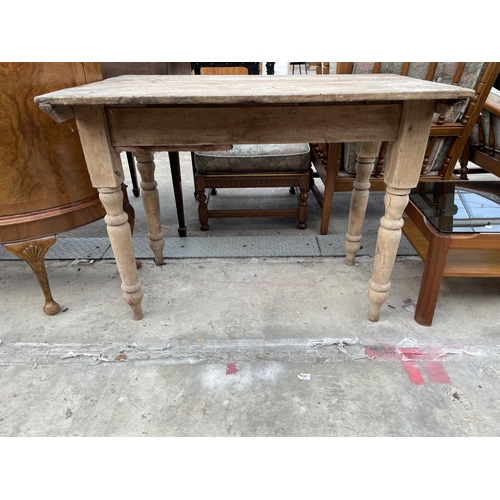 2539 - A VICTORIAN PINE SCRUB TOP KITCHEN TABLE, 41 X 26