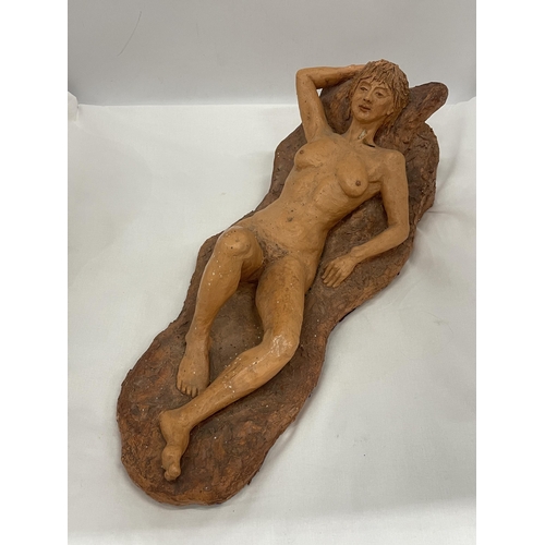 9 - A STUDIO POTTERY SCULPTURE OF A NAKED LADY