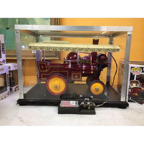 305 - A VINTAGE WOODEN MODEL STEAM ENGINE, ON A WOODEN PLINTH BASE WITH PERSPEX DISPLAY BOX AND WITH BATTE... 