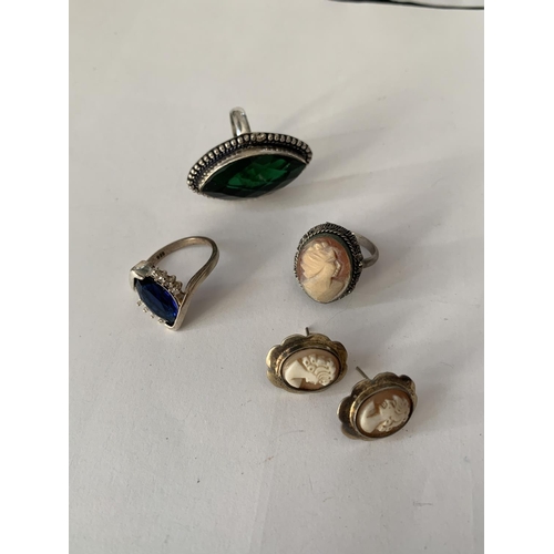 857 - THREE SILVER RINGS TO INCLUDE A CAMEO WITH MATCHING EARRINGS