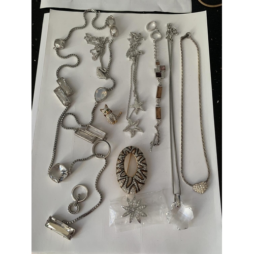 859 - TEN ITEMS OF JEWELLERY TO INCLUDE SWAROVSKI AND AN ATELIER NECKLACE