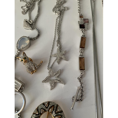 859 - TEN ITEMS OF JEWELLERY TO INCLUDE SWAROVSKI AND AN ATELIER NECKLACE