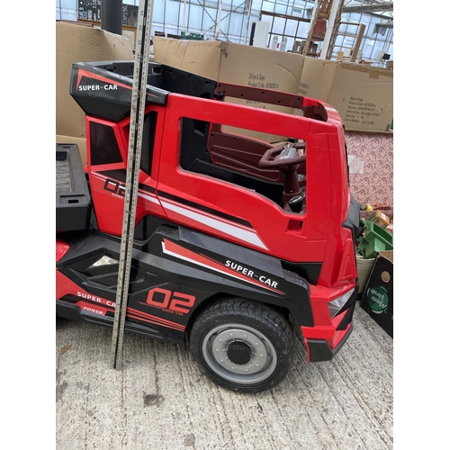 1748 - A 'SUPER CAR' BATTERY POWERED CHILDS RIDE ALONG BATTERY WAGON AND TRAILER COMPLETE WITH CHARGER, WOR... 