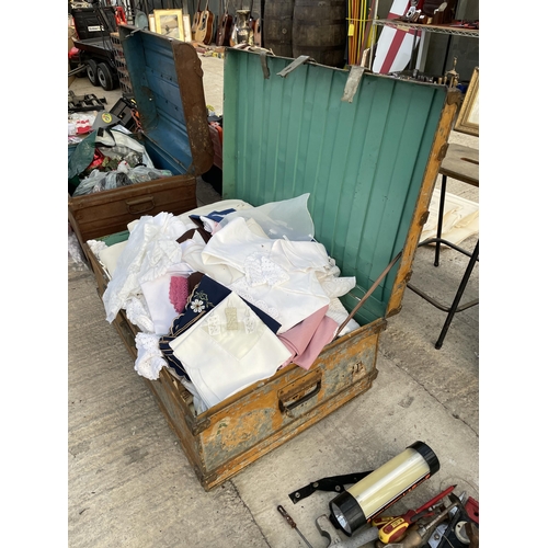 1830 - A LARGE VINTAGE METAL TRAVEL TRUNK WITH A LARGE QUANTITY OF ASSORTED LACE AND LINEN