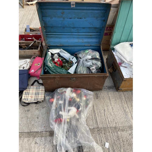 1831 - A VINTAGE METAL TRAVEL TRUNK CONTAINING AN ASSORTMENT OF CHRISTMAS DECORATIONS