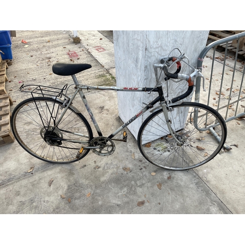 1956 - A VINTAGE GENTS RALEIGH BIKE WITH 5 SPEED GEAR SYSTEM