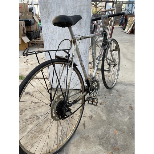 1956 - A VINTAGE GENTS RALEIGH BIKE WITH 5 SPEED GEAR SYSTEM