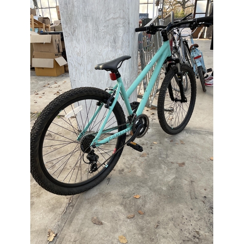 1960 - A COMPASS LATITUDE MOUNTAIN BIKE WITH FRONT SUSPENSION AND 21 SPEED SHIMANO GEAR SYSTEM