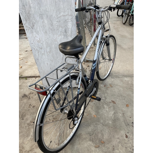 1962 - A CLAUD BUTLER ODYSSEY GENTS BIKE WITH FRONT SUSPENSION AND 21 SPEED SHIMANO GEAR SYSTEM