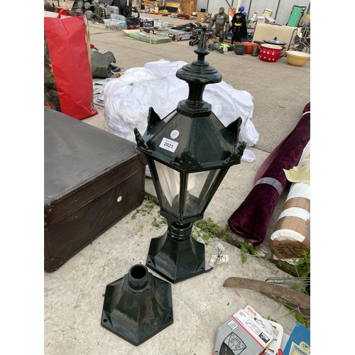 2023 - A DECORATIVE OUTSIDE POST TOPPER LIGHT FITTING