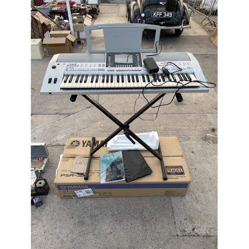 2038 - A YAMAHA ELECTRIC KEYBOARD WITH BOX