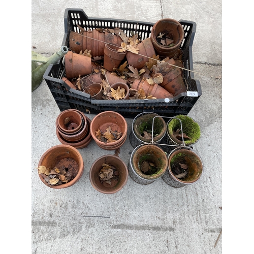 2072 - A LARGE QUANTITY OF TERRACOTTA PLANT POTS