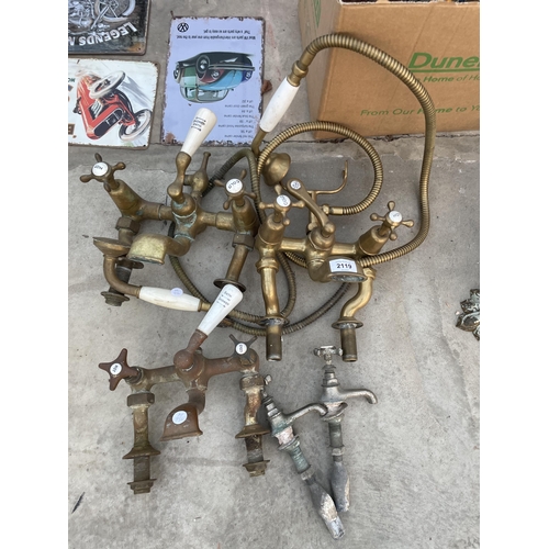 2119 - AN ASSORTMENT OF VINTAGE BRASS TAPS