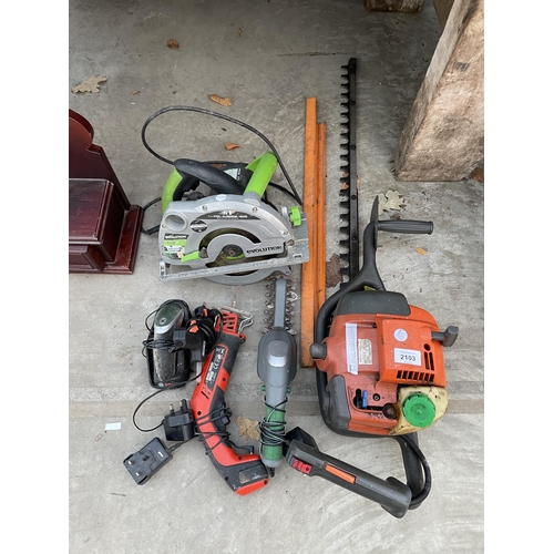 2103 - AN ASSORTMENT OF POWER TOOLS TO INCLUDE A HUSQVARNA HEDGE TRIMMER, EVOLUTION CIRCULAR SAW AND BLACK ... 