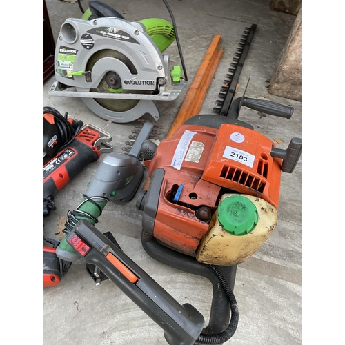 2103 - AN ASSORTMENT OF POWER TOOLS TO INCLUDE A HUSQVARNA HEDGE TRIMMER, EVOLUTION CIRCULAR SAW AND BLACK ... 