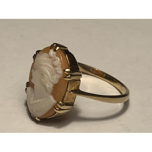 719 - A 9 CARAT GOLD CAMEO RING SIZE Q