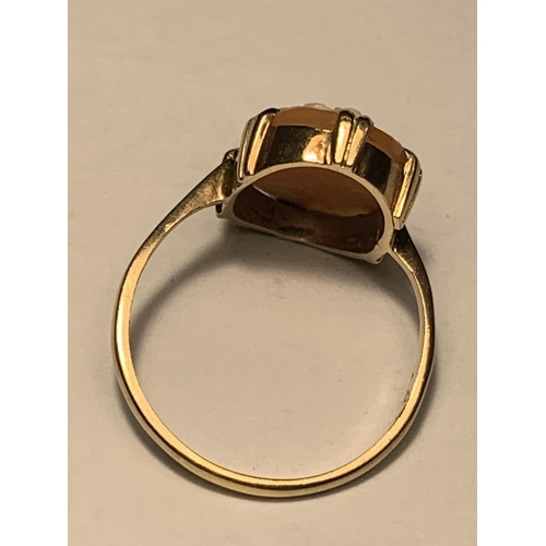 719 - A 9 CARAT GOLD CAMEO RING SIZE Q