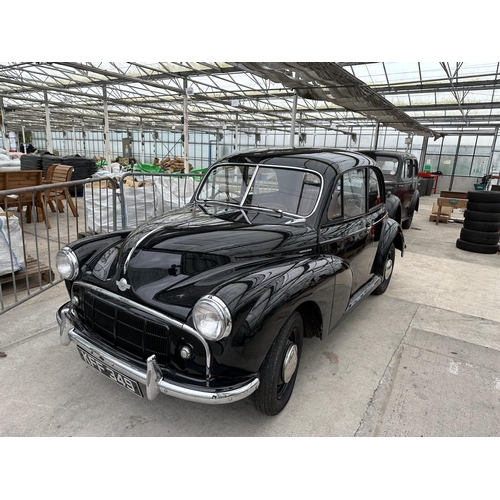 1550 - A 1950s MORRIS MINOR 1000 SPLIT SCREEN, NO V5, GOOD STARTER AND RUNNER (WHILST ALL DESCRIPTIONS ARE ... 