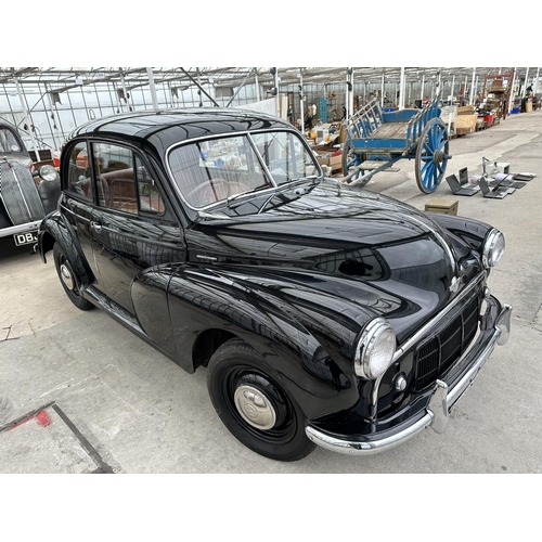 1550 - A 1950s MORRIS MINOR 1000 SPLIT SCREEN, NO V5, GOOD STARTER AND RUNNER (WHILST ALL DESCRIPTIONS ARE ... 