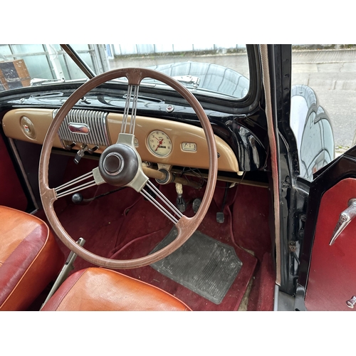 1550 - A 1950s MORRIS MINOR 1000 SPLIT SCREEN, NO V5, GOOD STARTER AND RUNNER (WHILST ALL DESCRIPTIONS ARE ... 