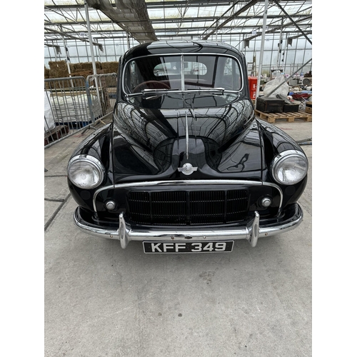 1550 - A 1950s MORRIS MINOR 1000 SPLIT SCREEN, NO V5, GOOD STARTER AND RUNNER (WHILST ALL DESCRIPTIONS ARE ... 