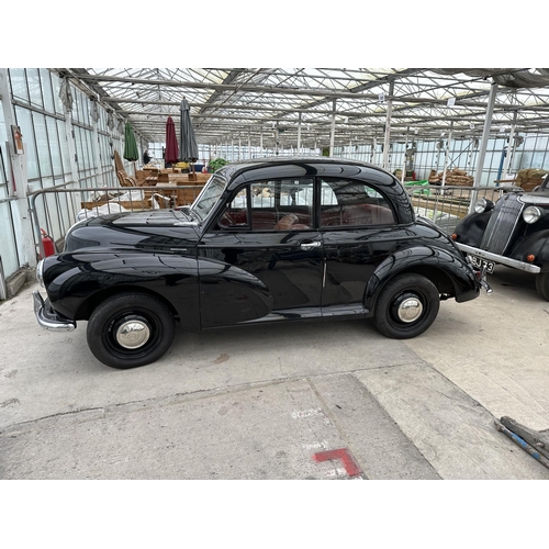 1550 - A 1950s MORRIS MINOR 1000 SPLIT SCREEN, NO V5, GOOD STARTER AND RUNNER (WHILST ALL DESCRIPTIONS ARE ... 