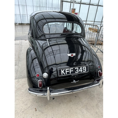 1550 - A 1950s MORRIS MINOR 1000 SPLIT SCREEN, NO V5, GOOD STARTER AND RUNNER (WHILST ALL DESCRIPTIONS ARE ... 