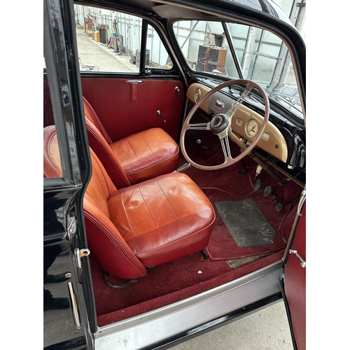 1550 - A 1950s MORRIS MINOR 1000 SPLIT SCREEN, NO V5, GOOD STARTER AND RUNNER (WHILST ALL DESCRIPTIONS ARE ... 