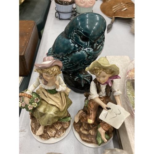 208 - A MIXED LOT OF ITEMS TO INCLUDE CONTINENTAL STYLE FIGURES, POOLE OWL, ROYAL DOULTON CABINET PLATES E... 