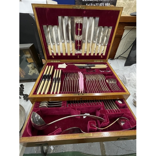 81 - A LARGE OAK CASED NINETY TWO PIECE CANTEEN OF CUTLERY