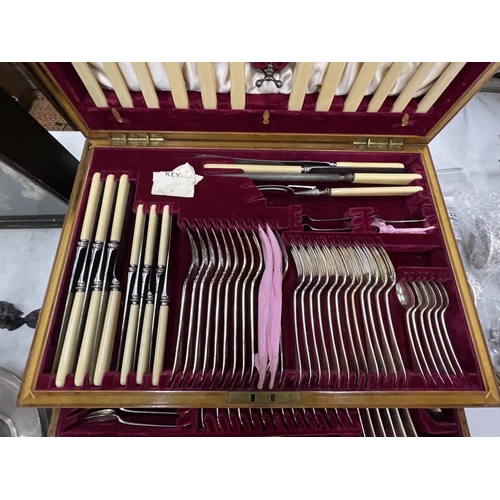 81 - A LARGE OAK CASED NINETY TWO PIECE CANTEEN OF CUTLERY
