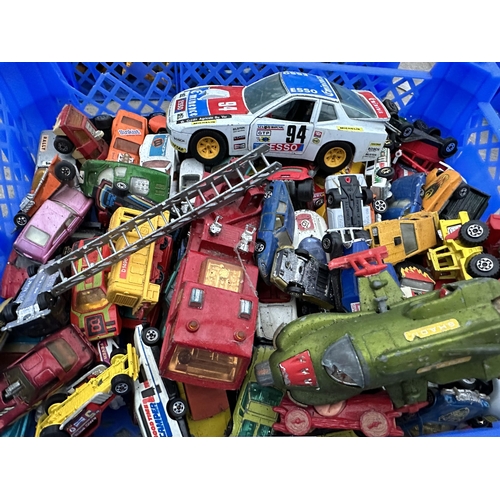 2132 - A LARGE ASSORTMENT OF DIE CAST VEHICLES TO INCLUDE DINKY AND CORGI ETC