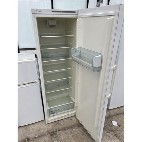 2364 - A TALL WHITE BOSCH UPRIGHT FRIDGE