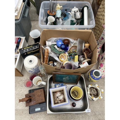 2139 - AN ASSORTMENT OF ITEMS TO INCLUDE CERAMICS AND KITCHEN ITEMS ETC