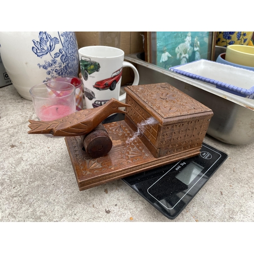 2139 - AN ASSORTMENT OF ITEMS TO INCLUDE CERAMICS AND KITCHEN ITEMS ETC