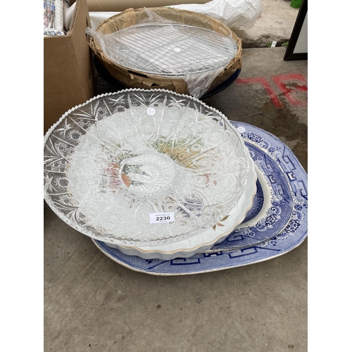 2230 - AN ASSORTMENT OF CERAMIC AND GLASS WARE TO INCLUDE BLUE AND WHITE MEAT PLATES ETC