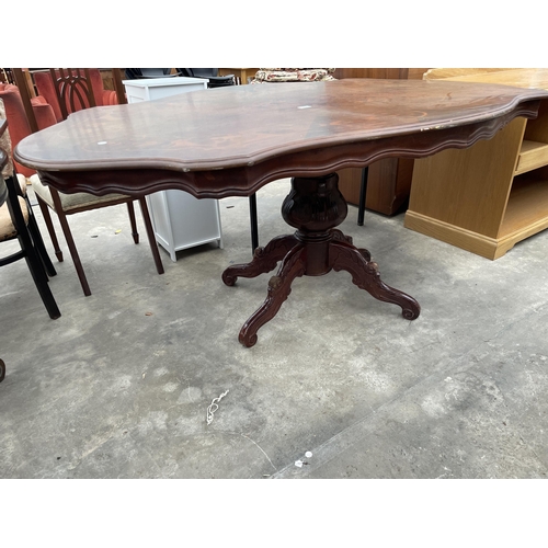 2898 - AN ITALIAN STYLE OVAL INLAID DINING TABLE WITH SHAPED RIM, ON PEDESTAL BASE, 68 X 43