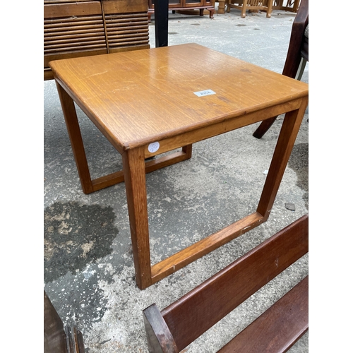 2904 - A RETRO TEAK 17