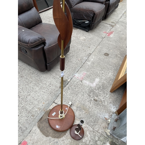 2909 - A RETRO TEAK AND BRASS STANDARD LAMP, SIMILAR TABLE LAMP