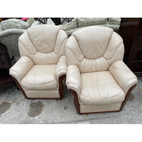 2912 - A PAIR OF GIGLI MOBILI TAPPEZZATI CREAM LEATHER EASY CHAIRS